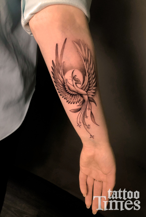 Тату феникса на предплечье