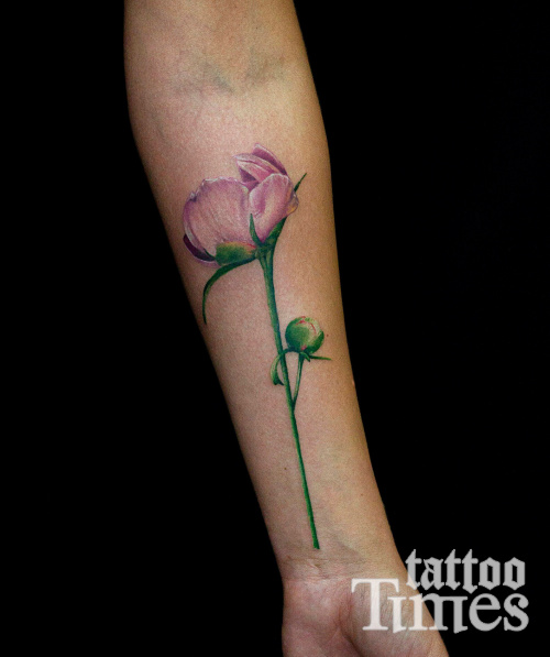 Тату пион с бутоном